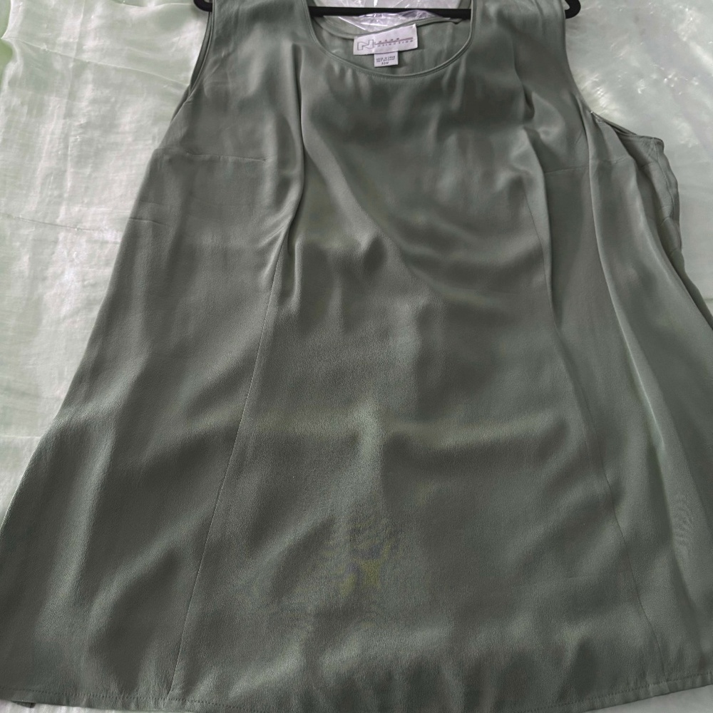 TANK TOP, 100% SILK, OLIVE, SIZE 22W, ROUND NECK, NYGARD COLLECTION, NEVER WORN